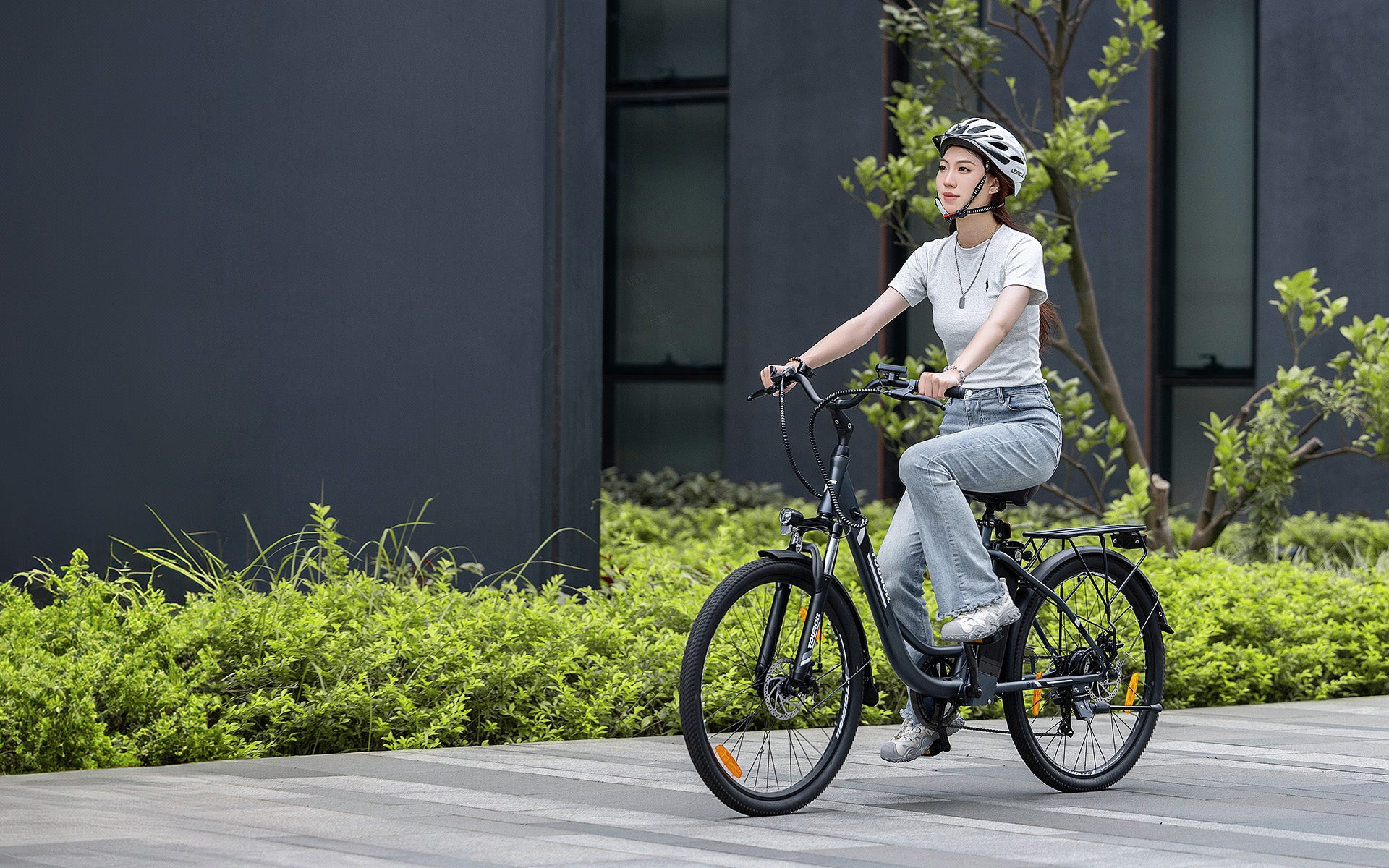Touroll B1: Smooth and Stylish Urban Riding Awaits
