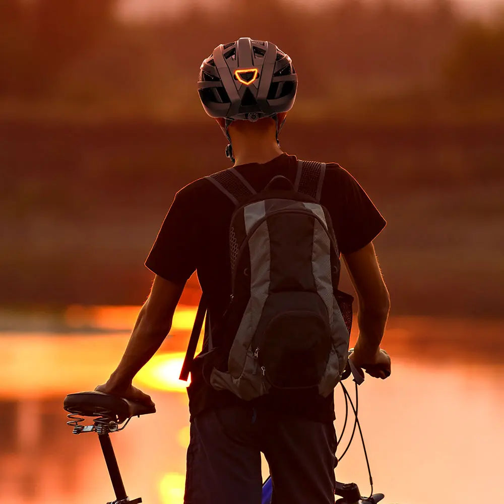 Casco de bicicleta con luz LED